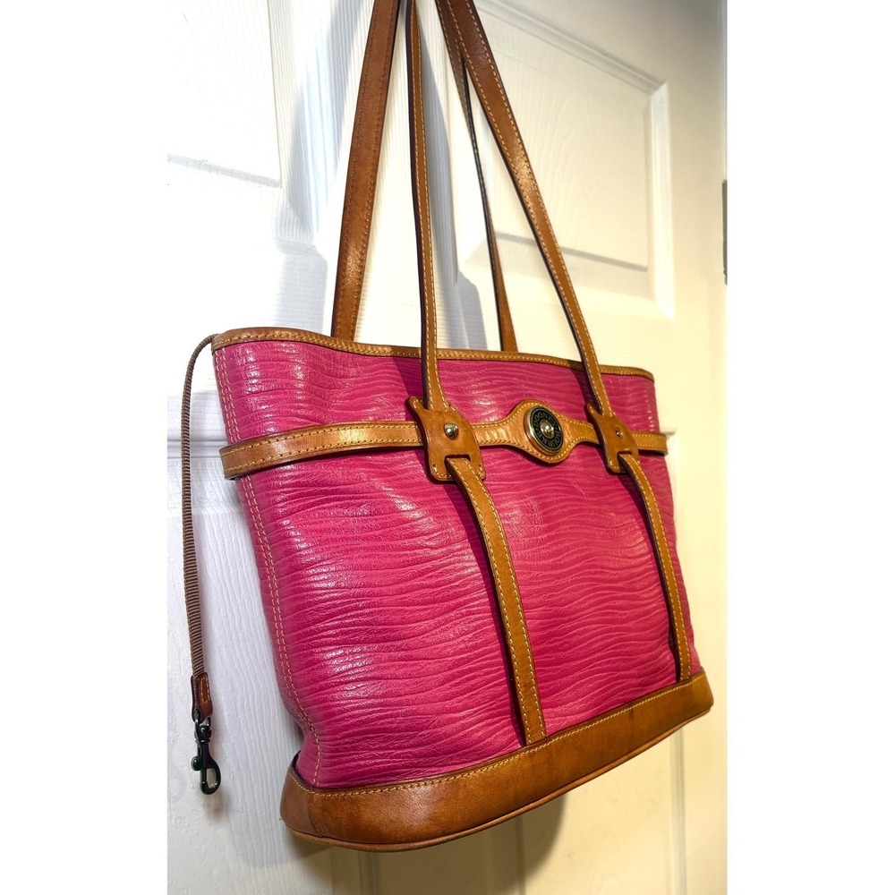 Dooney & Bourke Pink Wave Ripple Textured Leather Logo Lock Shopper Tote Bag - Picture 3 of 11